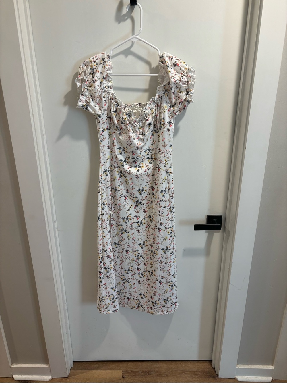 Floral White Puff-Sleeve Midi Dress